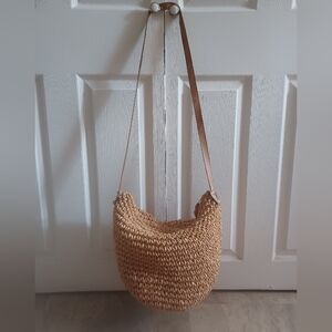 EUC STRAW LARGE TOTE 11 X 15 and 20in Strap  🏖